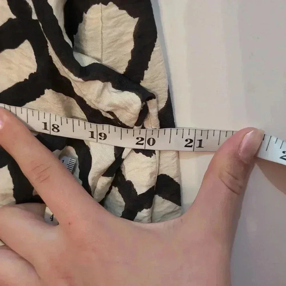 H&M Womens Patterned Blouse with Collar - Picture 8 of 8